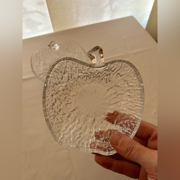 Vintage 1970s Large 9" Apple Shaped Clear Glass Serving Bowl w/Leaf Detailing - Picture 10 of 10